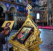 Sărbătoare cu cruce neagră în calendar ortodox la data de 28 octombrie 2025: Acatistul citit de creștini pentru luminarea minții! Sfântul pomenit azi le luminează calea